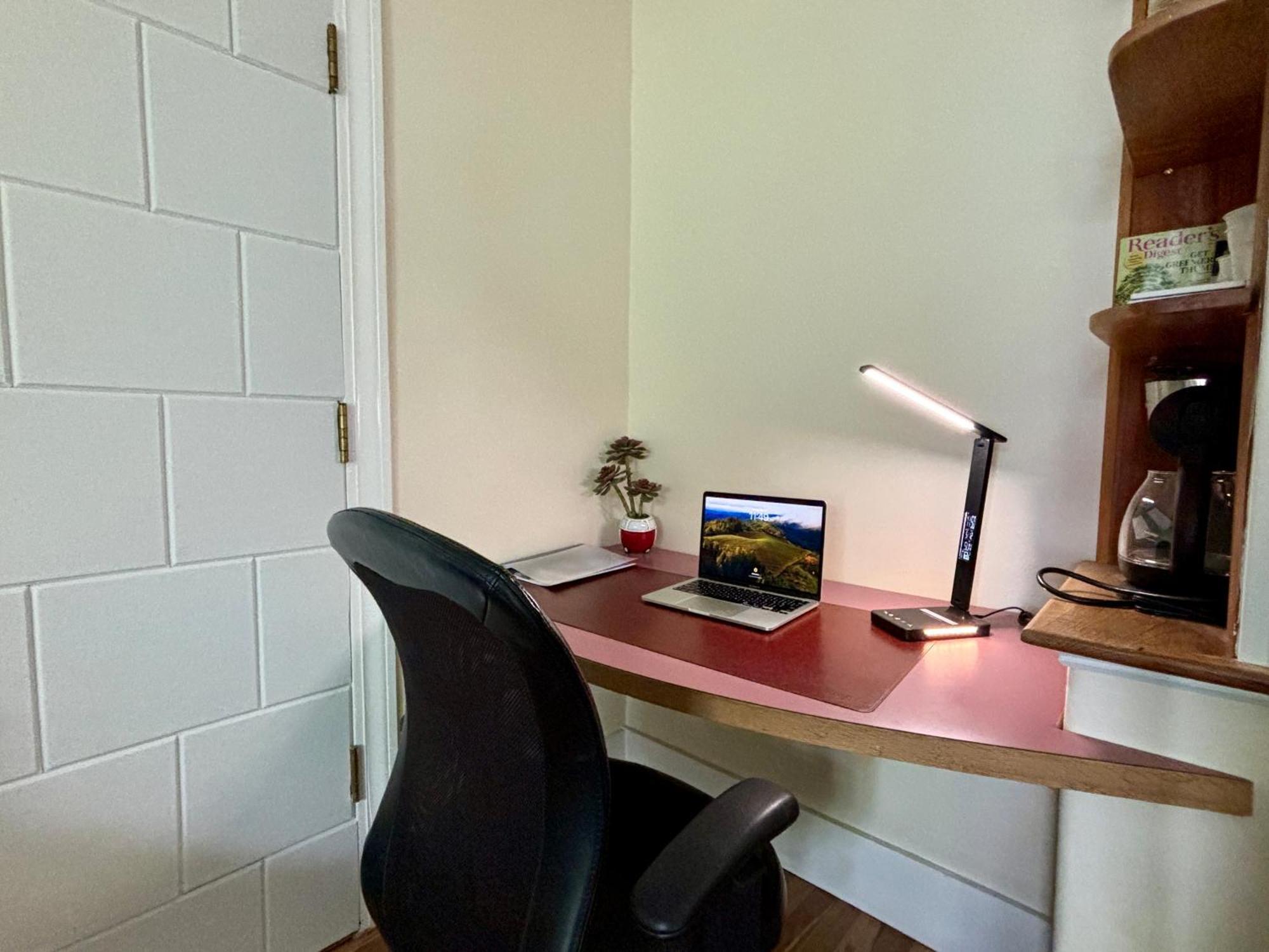 Traveler'S Den In Medford Apartment Room photo