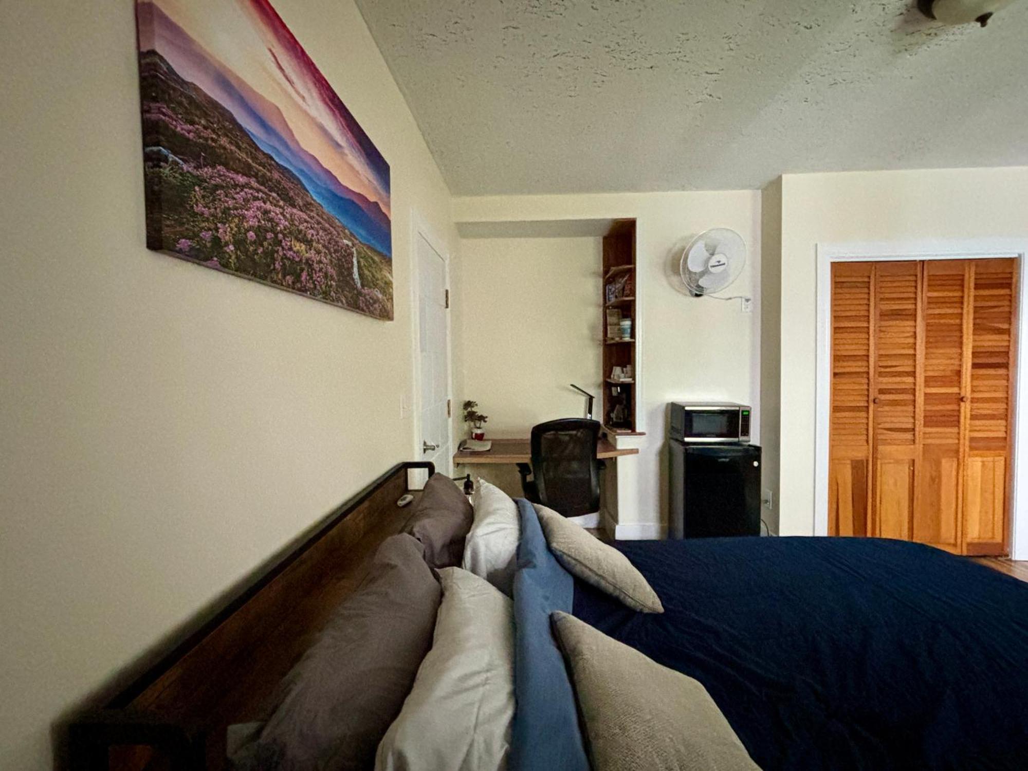 Traveler'S Den In Medford Apartment Exterior photo